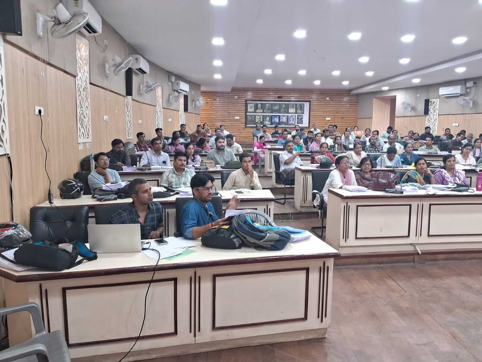 उदयपुर जिले में एसआईआर के लिए गणना प्रपत्र वितरण कल से सभी सातों विधानसभा क्षेत्रों में घर-घर जाएंगे 1936 बीएलओ, प्रशिक्षण संपन्न